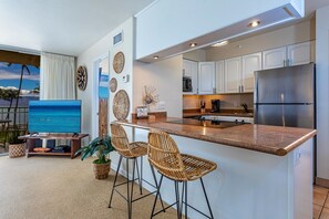 Eigene Küche | Kühlschrank, Ofen, Wasserkocher mit Kaffee-/Teezubehör, Toaster