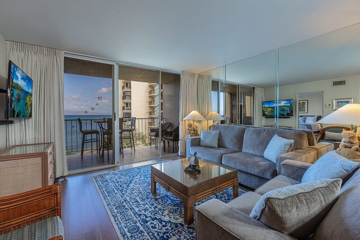 Condo, 1 Bedroom | Living area