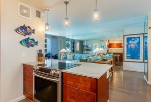 Condo, 1 habitación | Cocina privada | Refrigerador, horno, cafetera y tetera y tostadora 