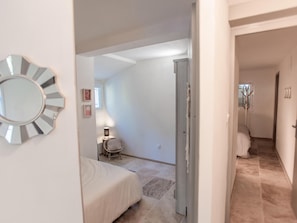2 bedrooms, internet - Gîte with airco and heated pool, 1 km from village (Faucon)