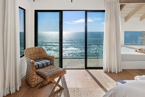 3 bedrooms, iron/ironing board, travel crib, free WiFi