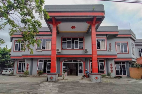 Front of property. Capital O 91650 Hotel Pratama