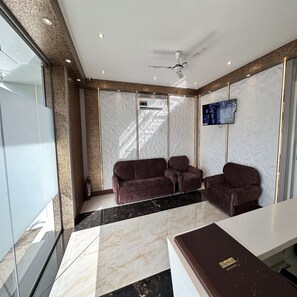 Interior entrance - Hotel Orchid Inn - Andheri (Mumbai)