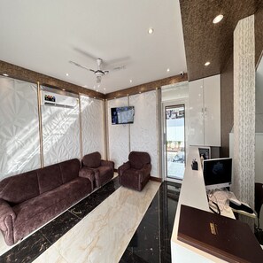 Reception - Hotel Orchid Inn - Andheri (Mumbai)