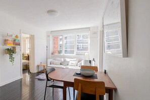 Interior - Gorgeous 2BR Art Deco Getaway Near Harbour (Elizabeth Bay)