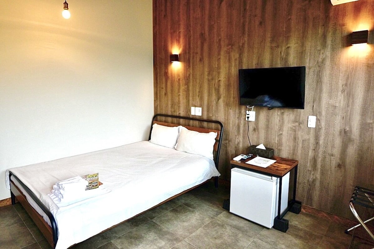 Chambre Double Économique, 1 lit double, non-fumeurs, baignoire | Wi-Fi gratuit, draps fournis