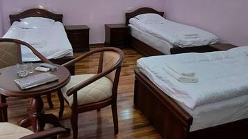 Superior Triple Room | Desk, iron/ironing board, free WiFi, bed sheets