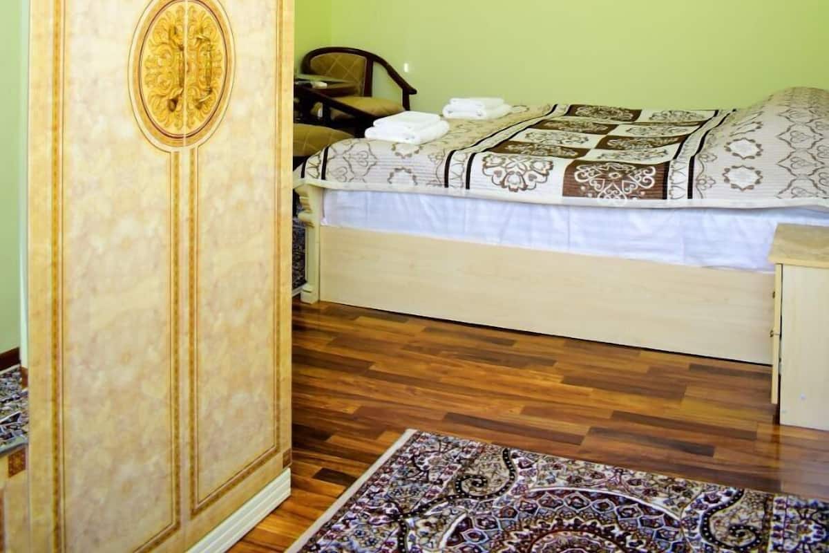 Deluxe Double Room | Desk, iron/ironing board, free WiFi, bed sheets