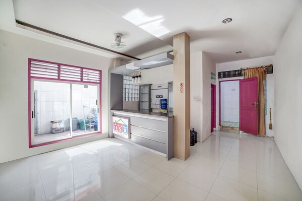 Reception - Hotel O Asri Residence (Medan)