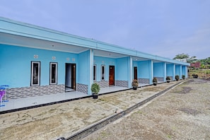 Vista frontal de la propiedad