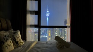 Premium bedding, down duvets, pillow-top beds, individually decorated - The Robertson Residence (Kuala Lumpur)
