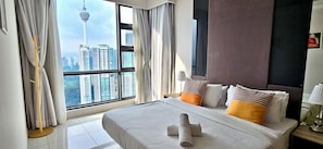 Premium bedding, down comforters, pillowtop beds, individually decorated - The Robertson Residence (Kuala Lumpur)