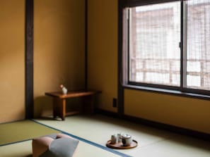 บ้านพักทราดิชันนัล, 2 ห้องนอน, ห้องครัว, วิวสวน | ตู้นิรภัยในห้องพัก, ห้องพักตกแต่งอย่างมีเอกลักษณ์, ตกแต่งพิเศษโดยเฉพา ะ