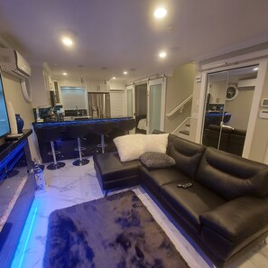 60-inch Smart TV with digital channels, TV, fireplace - Sunset Mews Luxurious 3 Bed Townhouse  (Vancouver)