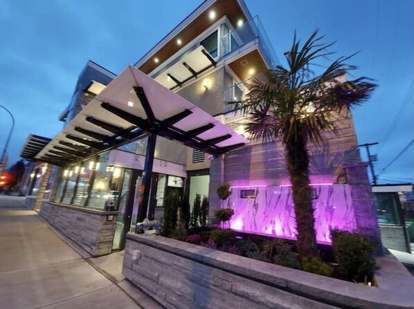 Property entrance - Sunset Mews Luxurious 3 Bed Townhouse  (Vancouver)