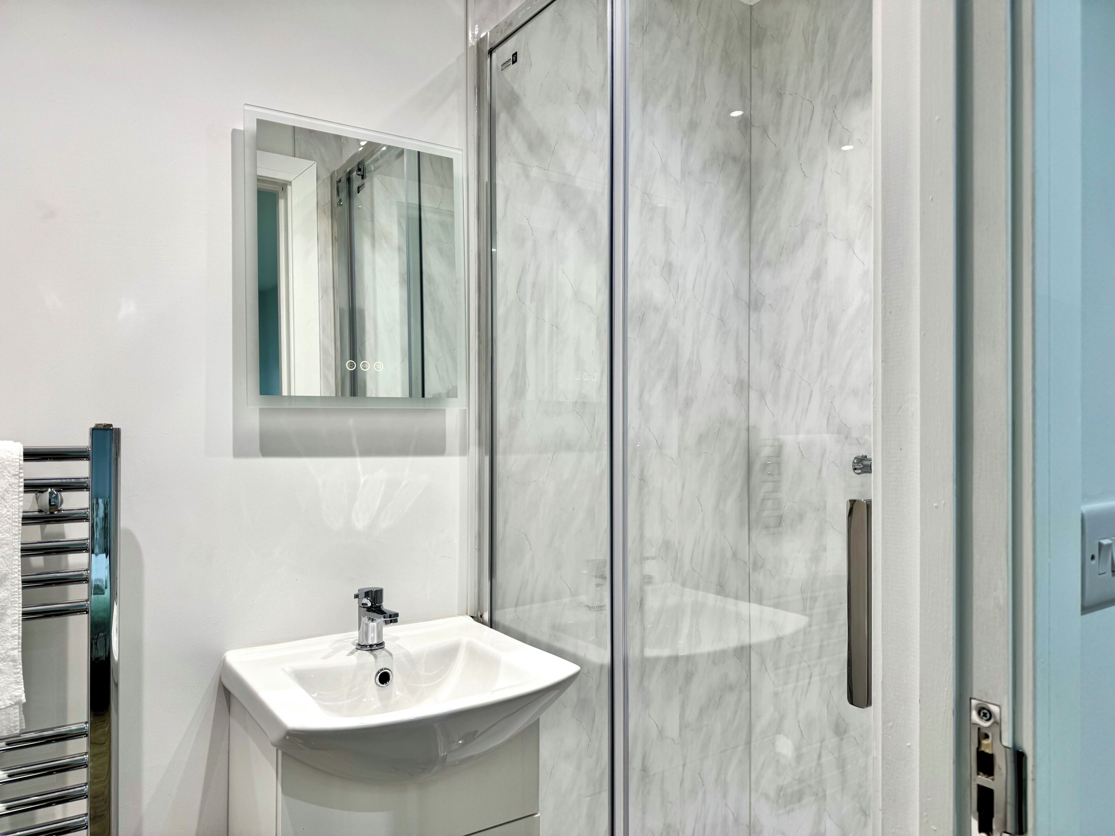 Een douche, een haardroger