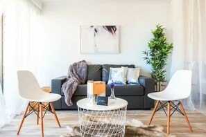 Living area - Hyde Park studio w/ big balcony (Darlinghurst)