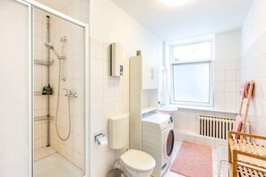 Handtücher, Seife, Toilettenpapier