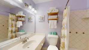 Huoneisto, 1 makuuhuone | Kylpyhuone | Pyyhkeet