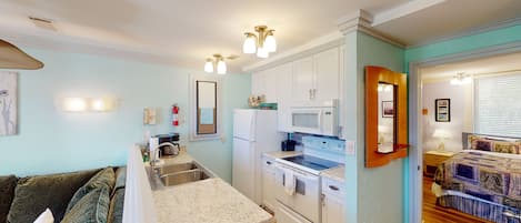 Condo, 1 Bedroom | Private kitchen | Fridge, oven, coffee/tea maker, toaster