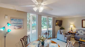 Condo, 1 Bedroom | Dining