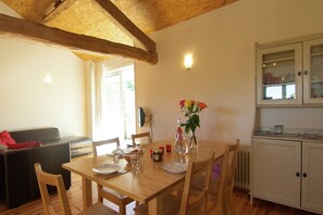 Dining - Gîte in Romefort near Lac de Vassiviere (Saint Léonard de Noblat)