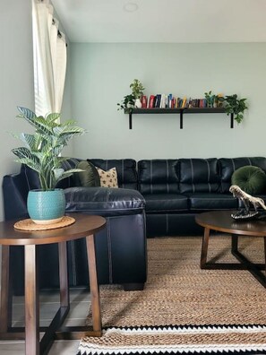 Smart TV, books - The Bird's Nest *Monthly Special*: Pet/Family Friendly, 10 mins to DT by Sawgrass Park (St. Petersburg)