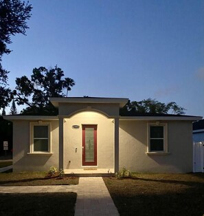 Exterior - The Bird's Nest *Monthly Special*: Pet/Family Friendly, 10 mins to DT by Sawgrass Park (St. Petersburg)