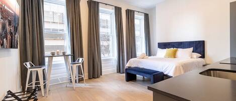 1 bedroom, desk, WiFi, bed sheets