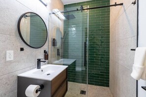 Hair dryer, towels - Thena Hotel-  Lux Studio (Philadelphia)