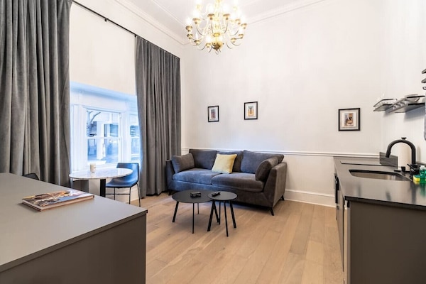 Elegant Studio Apartment with Fully Equipped Kitchen