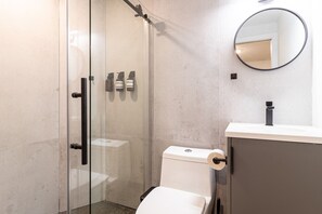 Rainfall showerhead, hair dryer, slippers, towels