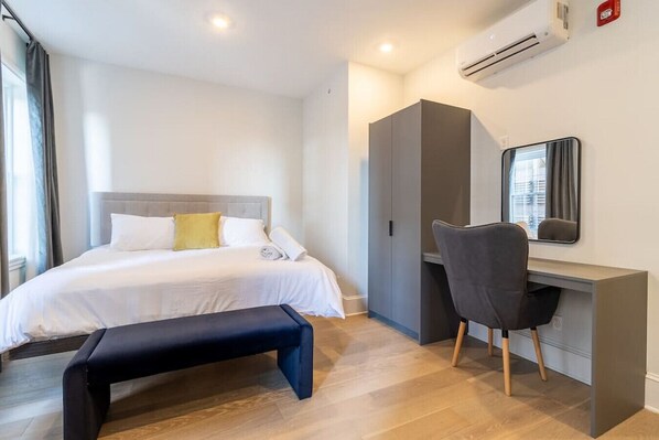 1 bedroom, desk, WiFi, bed sheets
