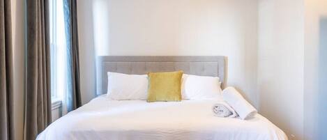 1 bedroom, desk, WiFi, bed sheets