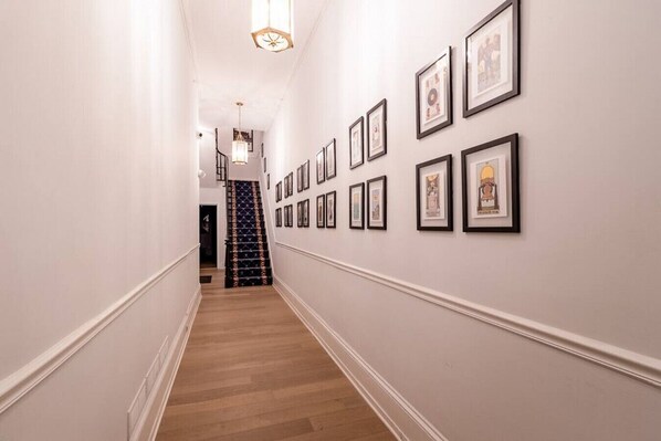 Interior - Thena Hotel - Spacious Studio (Philadelphia)