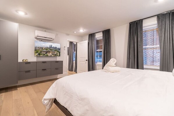 1 bedroom, desk, WiFi, bed sheets