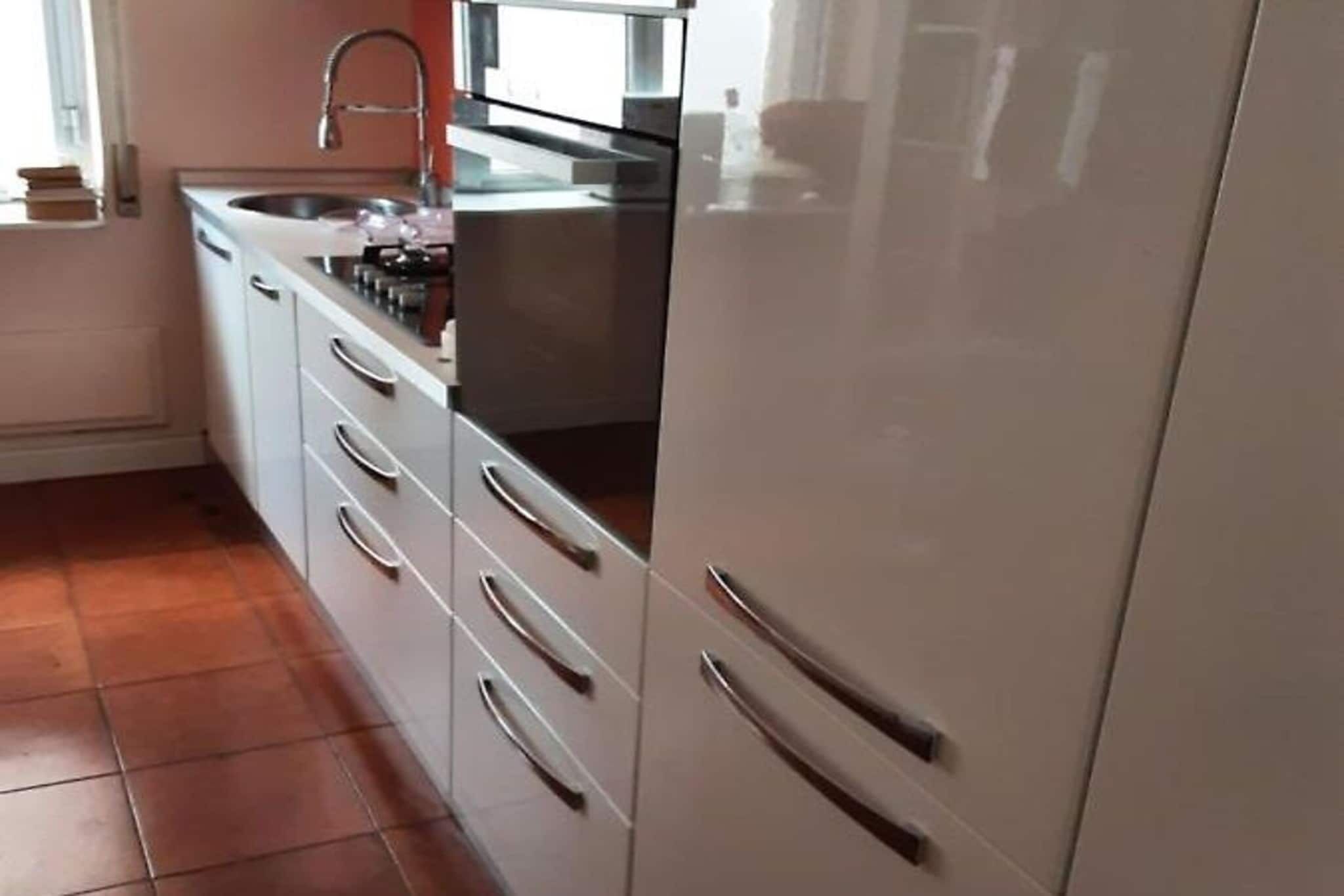 Frigorifero, forno, piano cottura, lavastoviglie