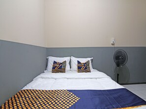 Double Room - SPOT ON 91761 Ramah Tamah Homestay Syariah (Pekanbaru)