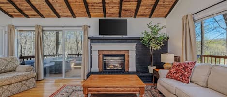 Smart TV, fireplace