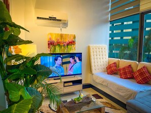 TV - Spacious Loft in BGC with Golf and Sunset View (Taguig)