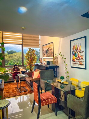 Interior - Spacious Loft in BGC with Golf and Sunset View (Taguig)