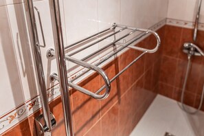 Perlengkapan mandi gratis dan handuk