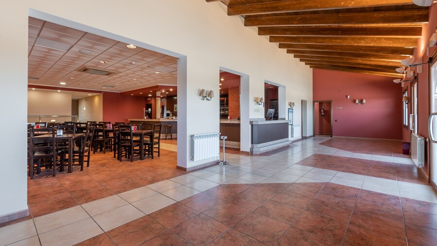 雅瓦拉姆布雷门口酒店