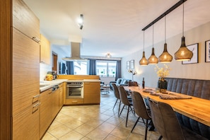 Appartement Confort | Repas dans la chambre