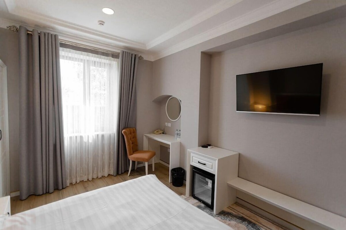 Premium bedding, minibar, in-room safe, laptop workspace