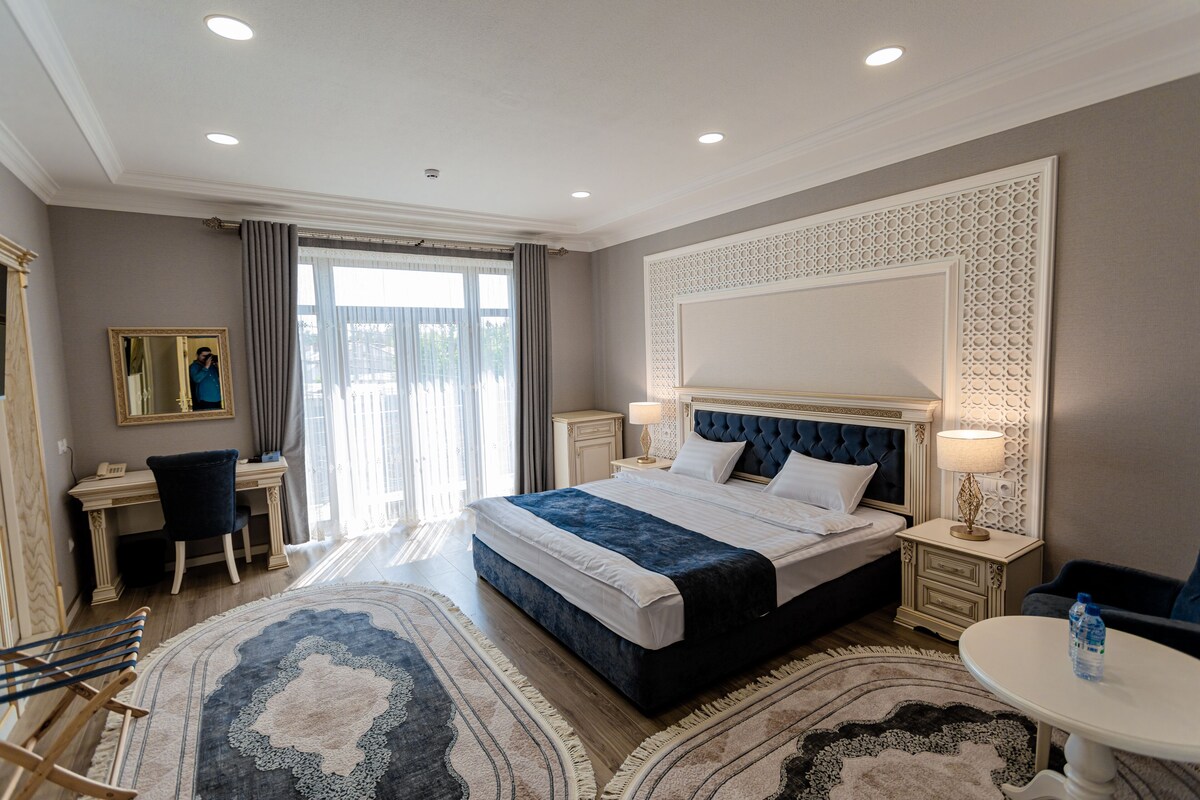 Premium bedding, minibar, in-room safe, laptop workspace