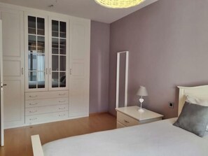 2 bedrooms, iron/ironing board, WiFi, bed sheets - The House (Albelda de Iregua)