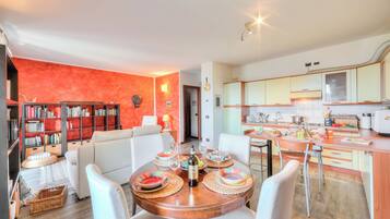 Rumah Keluarga, 3 kamar tidur, 2 kamar mandi (Miralago Lake View & Private Garden) | Interior