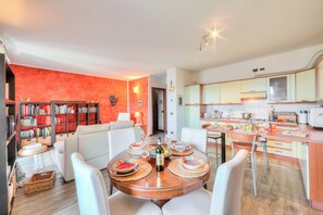 Family House, 3 Bedrooms, 2 Bathrooms (Miralago Lake View & Private Garden) | Interior - Miralago Lake View & Private Garden (Ispra)
