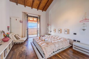 3 bedrooms, laptop workspace, free WiFi, bed sheets - Miralago Lake View & Private Garden (Ispra)